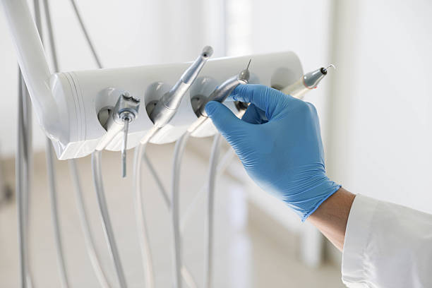 Professional Emergency Dentist technician working in Flint, MI